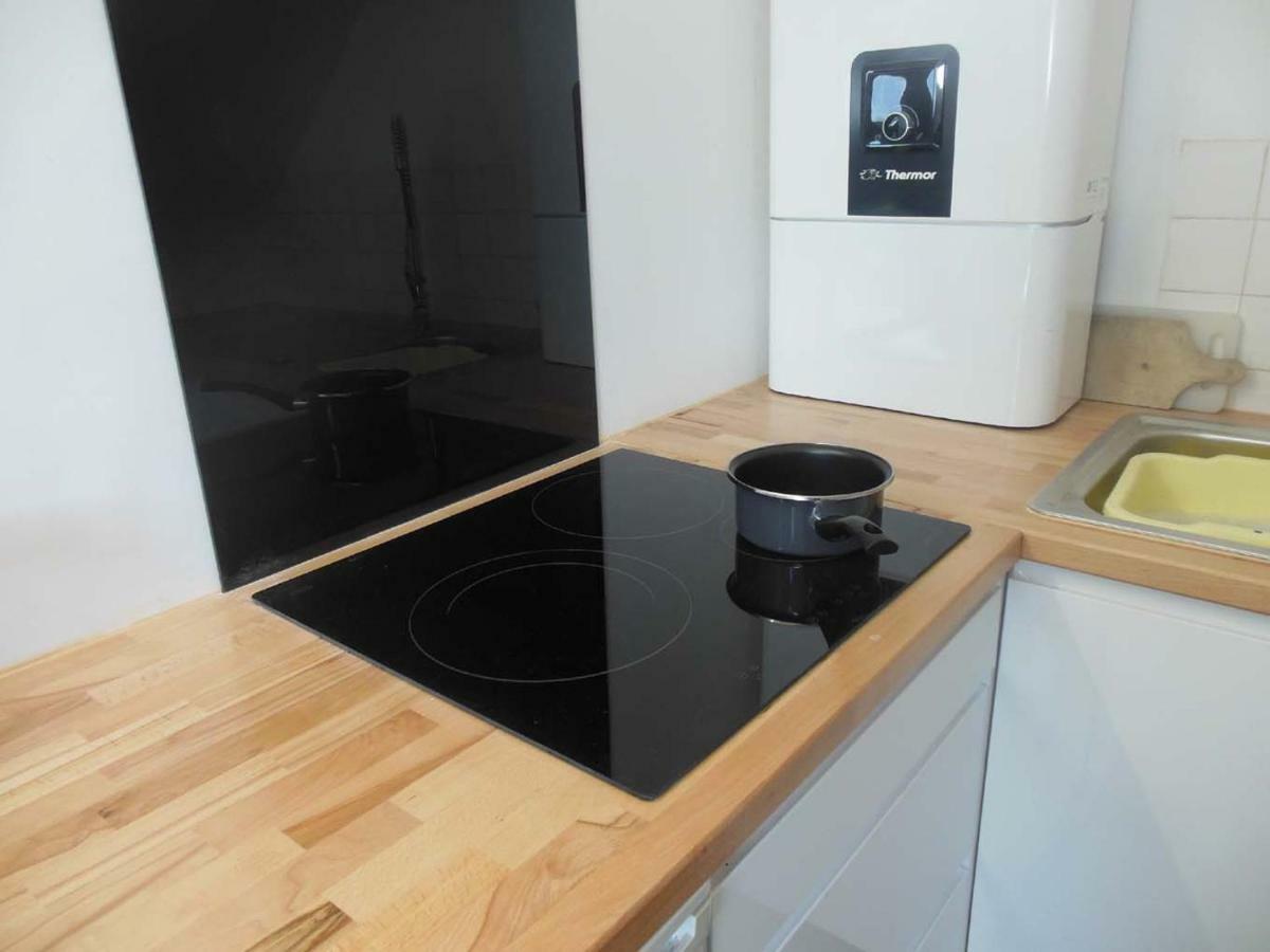 Urban Sunny & Cosy Apartment Конкарно Екстериор снимка